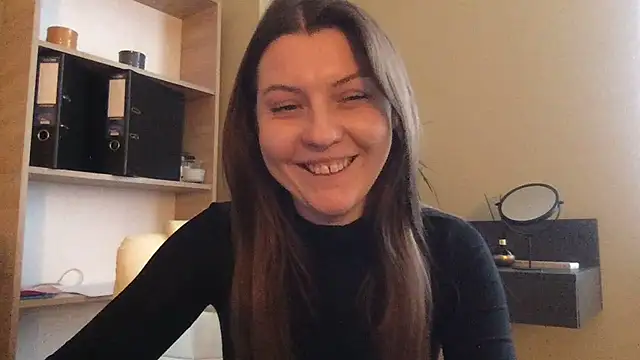 Snapshot of DollyRoma chatting on October 22, 2025, 1:00 pm DollyRoma online show from October 22, 2025, 1:00 pm