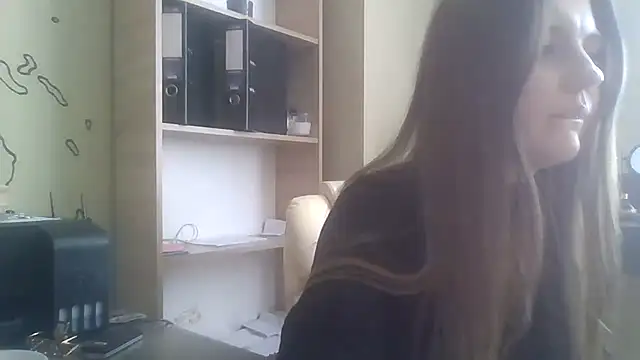 Snapshot of DollyRoma chatting on October 27, 2025, 9:57 am DollyRoma online show from October 27, 2025, 9:57 am