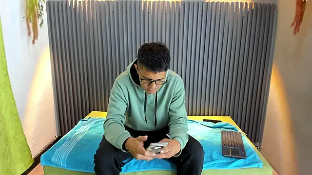 Snapshot of STEPHEN_BONNET chatting on October 25, 2025, 12:23 pm STEPHEN BONNET online show from October 25, 2025, 12:23 pm