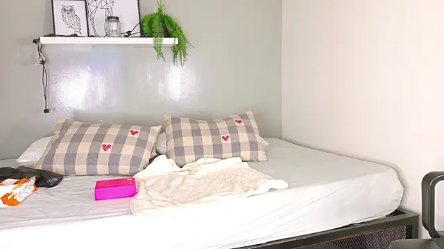 SeleneGibson   online show from April 2, 2026, 7:22 pm