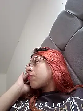 Lunatemptress4 online show from December 3, 2025, 9:35 pm