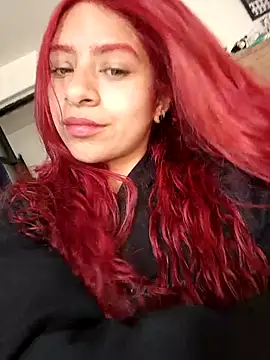 Lunatemptress4 online show from December 4, 2025, 2:04 pm