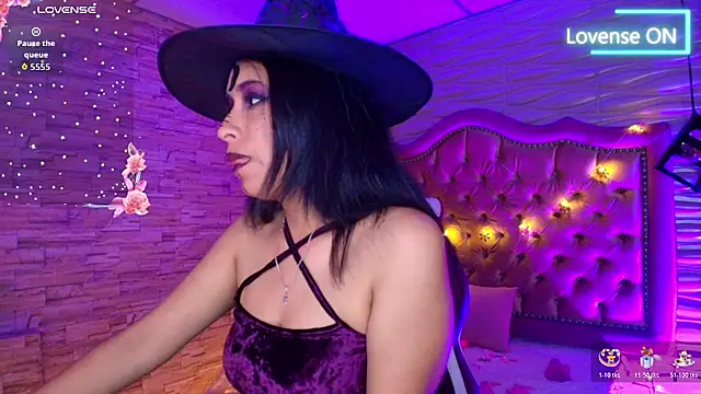 Roxanne Han online show from October 30, 2025, 11:44 am