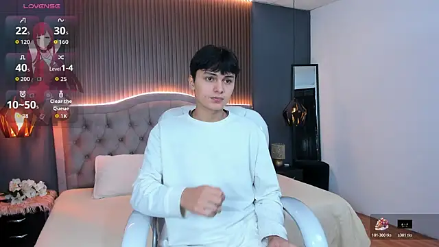 Snapshot of Maxii18_ chatting on October 24, 2025, 12:01 pm Maxii18 online show from October 24, 2025, 12:01 pm