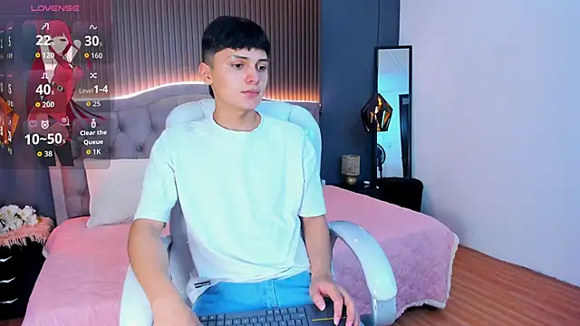 Snapshot of Maxii18_ chatting on October 31, 2025, 6:42 pm Maxii18 online show from October 31, 2025, 6:42 pm