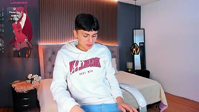 Snapshot of Maxii18_ chatting on November 3, 2025, 6:53 pm Maxii18 online show from November 3, 2025, 6:53 pm