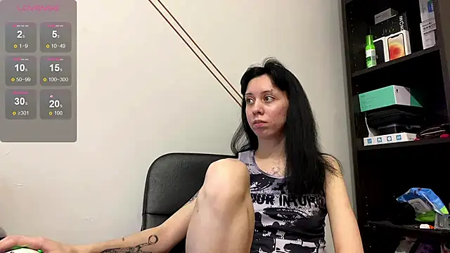 MoniShy online show from November 9, 2025, 3:10 pm