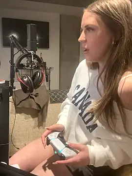 Snapshot of elliepixie chatting on December 19, 2025, 2:18 am elliepixie online show from December 19, 2025, 2:18 am