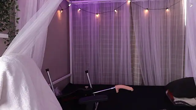 lexirouge   online show from February 26, 2026, 8:19 pm