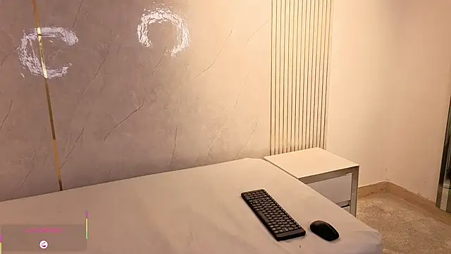 Snapshot of BBWroxy chatting on October 23, 2025, 8:40 pm BBWroxy online show from October 23, 2025, 8:40 pm