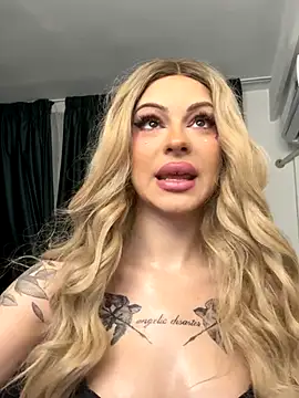 Snapshot of NovaPearl chatting on October 30, 2025, 6:52 pm NovaPearl online show from October 30, 2025, 6:52 pm