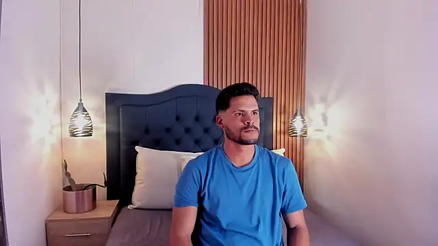 Snapshot of Hamilton_0 chatting on October 25, 2025, 7:52 pm Hamilton 0 online show from October 25, 2025, 7:52 pm