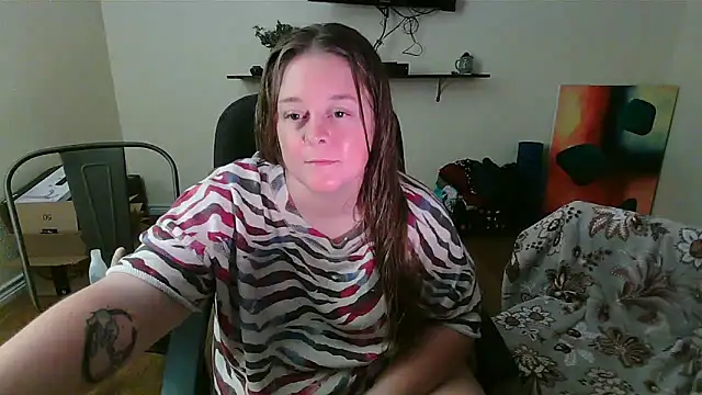 Snapshot of Artgirlie31 chatting on November 2, 2025, 3:53 am Artgirlie31 online show from November 2, 2025, 3:53 am