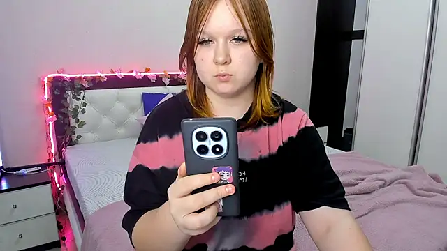 Snapshot of Lovly_Vixen chatting on November 22, 2025, 6:29 pm Lovly Vixen online show from November 22, 2025, 6:29 pm