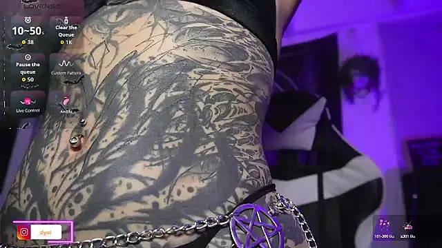 Dalia Vorhees online show from November 14, 2025, 1:15 am