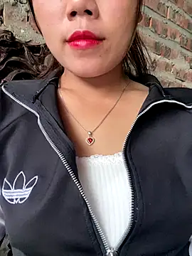 nachi-baby online show from October 31, 2025, 8:37 am