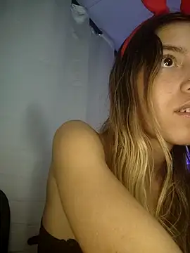 Snapshot of Diamond_sweet_1 chatting on December 2, 2025, 7:47 am Diamond sweet 1 online show from December 2, 2025, 7:47 am