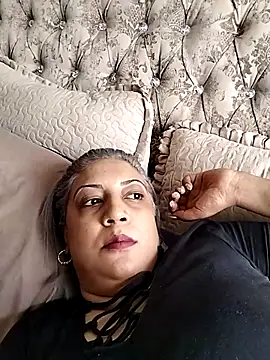 IndianLara online show from November 14, 2025, 10:47 am