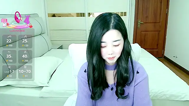 Xiaodie-baby online show from November 3, 2025, 1:56 pm