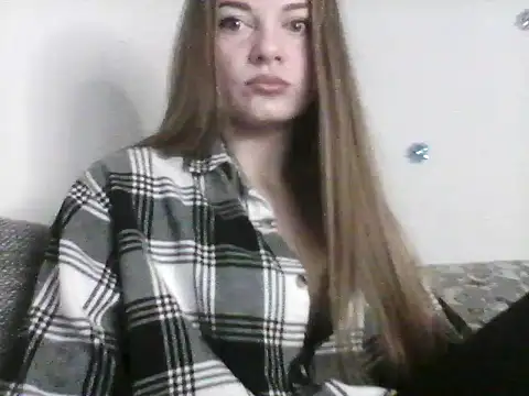 EllaMoonlight online show from November 6, 2025, 9:15 pm