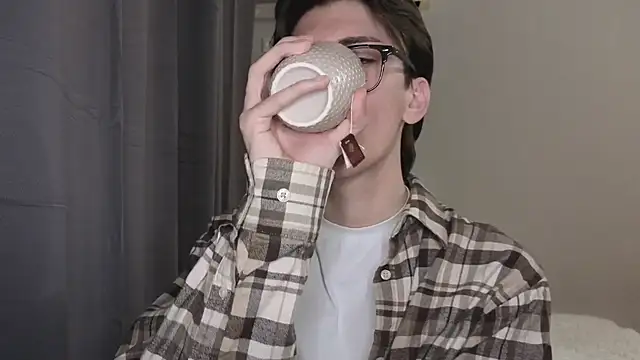 Oliver star boy  online show from November 8, 2025, 5:34 pm