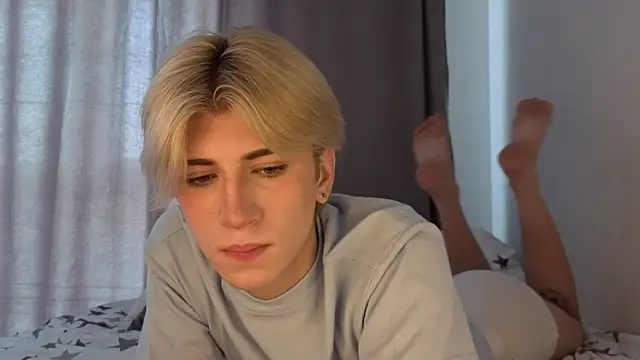 Snapshot of Oliver_star_boy_ chatting on June 12, 2026, 7:51 am Oliver star boy online show from June 12, 2026, 7:51 am