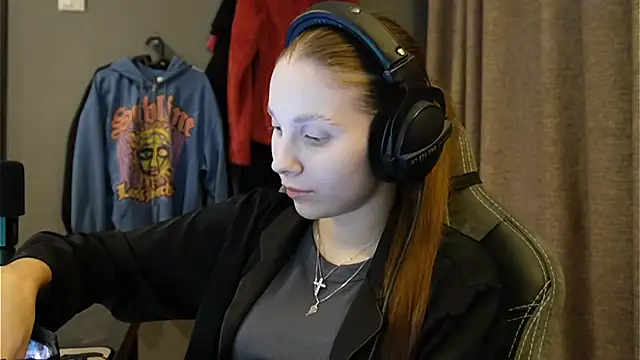 Softixq online show from November 17, 2025, 3:18 pm