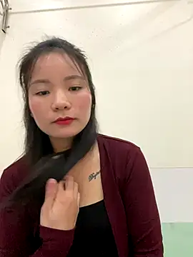 Bee Yellow00 online show from October 24, 2025, 4:53 am