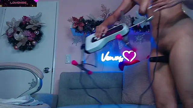 Snapshot of VenusIsLove_ chatting on December 12, 2024, 11:14 pm VenusIsLove online show from December 12, 2024, 11:14 pm