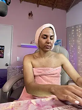 Snapshot of VenusIsLove_ chatting on February 2, 2025, 12:19 am VenusIsLove online show from February 2, 2025, 12:19 am