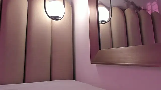 Vittoria  rossi online show from December 13, 2025, 7:53 pm