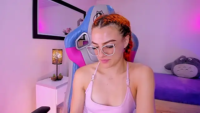 celeste blazze  online show from February 18, 2026, 4:14 pm