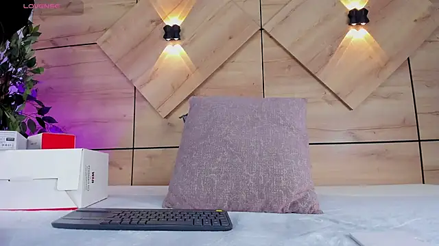 Snapshot of EmilyAllen_1 chatting on February 5, 2026, 11:59 am EmilyAllen 1 online show from February 5, 2026, 11:59 am