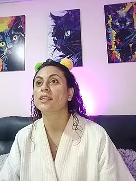 Snapshot of Caroline_Jons chatting on October 29, 2025, 11:23 am Caroline Jons online show from October 29, 2025, 11:23 am