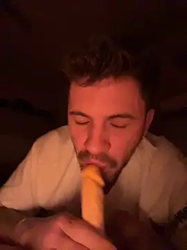 Snapshot of deathnightten chatting on December 4, 2025, 12:31 am deathnightten online show from December 4, 2025, 12:31 am