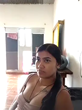 Snapshot of lindalatina11 chatting on October 26, 2025, 2:45 pm lindalatina11 online show from October 26, 2025, 2:45 pm