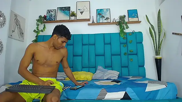 Hot Boys Latinos X online show from November 17, 2025, 10:04 pm