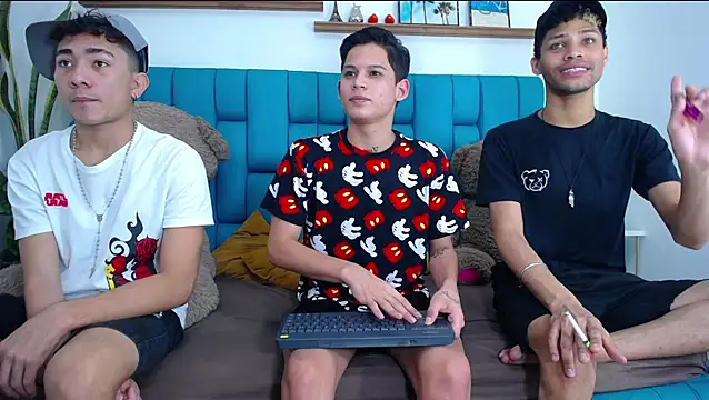 Hot Boys Latinos X online show from March 1, 2026, 6:10 pm