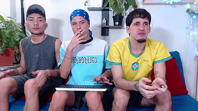 Hot Boys Latinos X online show from April 12, 2026, 6:13 pm