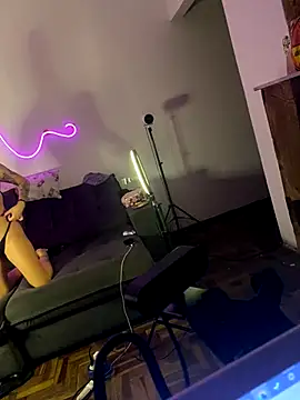 Hannahinfame online show from November 27, 2025, 7:54 am