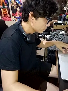 Ais B10 online show from April 15, 2026, 3:46 am