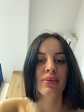 Alexiaaa121 online show from December 15, 2025, 2:10 pm