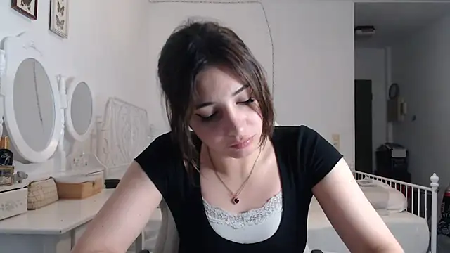 bellefleurrr online show from June 18, 2026, 12:33 am