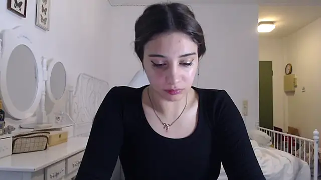bellefleurrr online show from June 19, 2026, 8:34 pm