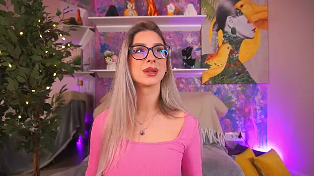 MaddieBryggs online show from February 8, 2026, 10:07 am