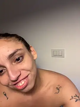 gigi333regi online show from February 22, 2026, 11:03 pm