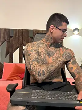 MATEO DILUCA online show from November 18, 2025, 10:20 am