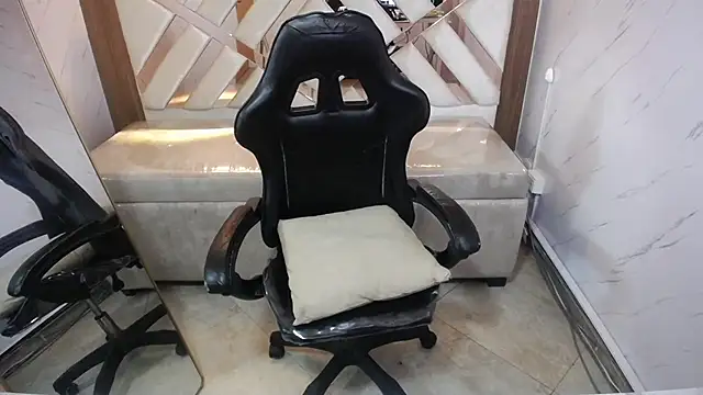 Little cherry b online show from December 4, 2025, 8:06 pm