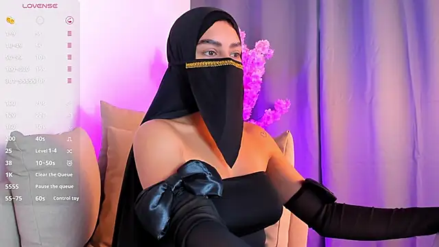 shaima   online show from December 18, 2025, 9:32 pm