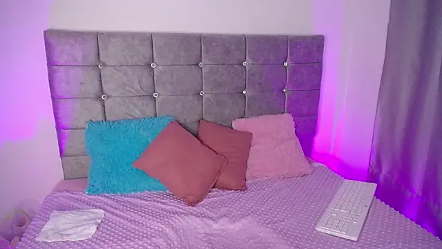 Catleya x online show from November 20, 2025, 7:46 pm